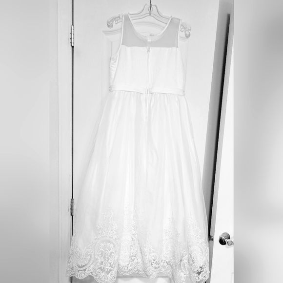 Wedding dress for girl - Picture 1 of 3
